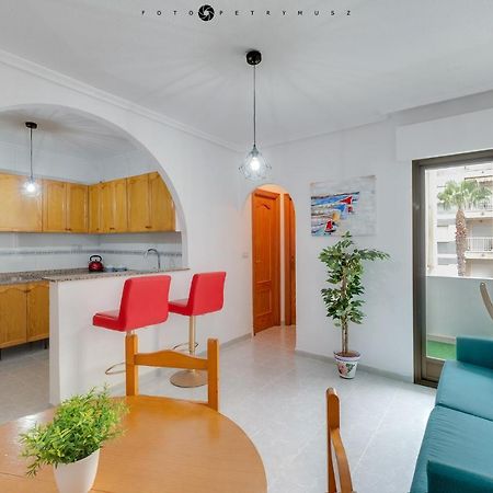 Colorful Apartment Торевиеха Екстериор снимка