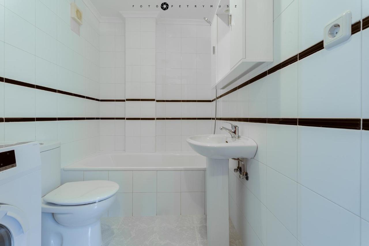 Colorful Apartment Торевиеха Екстериор снимка