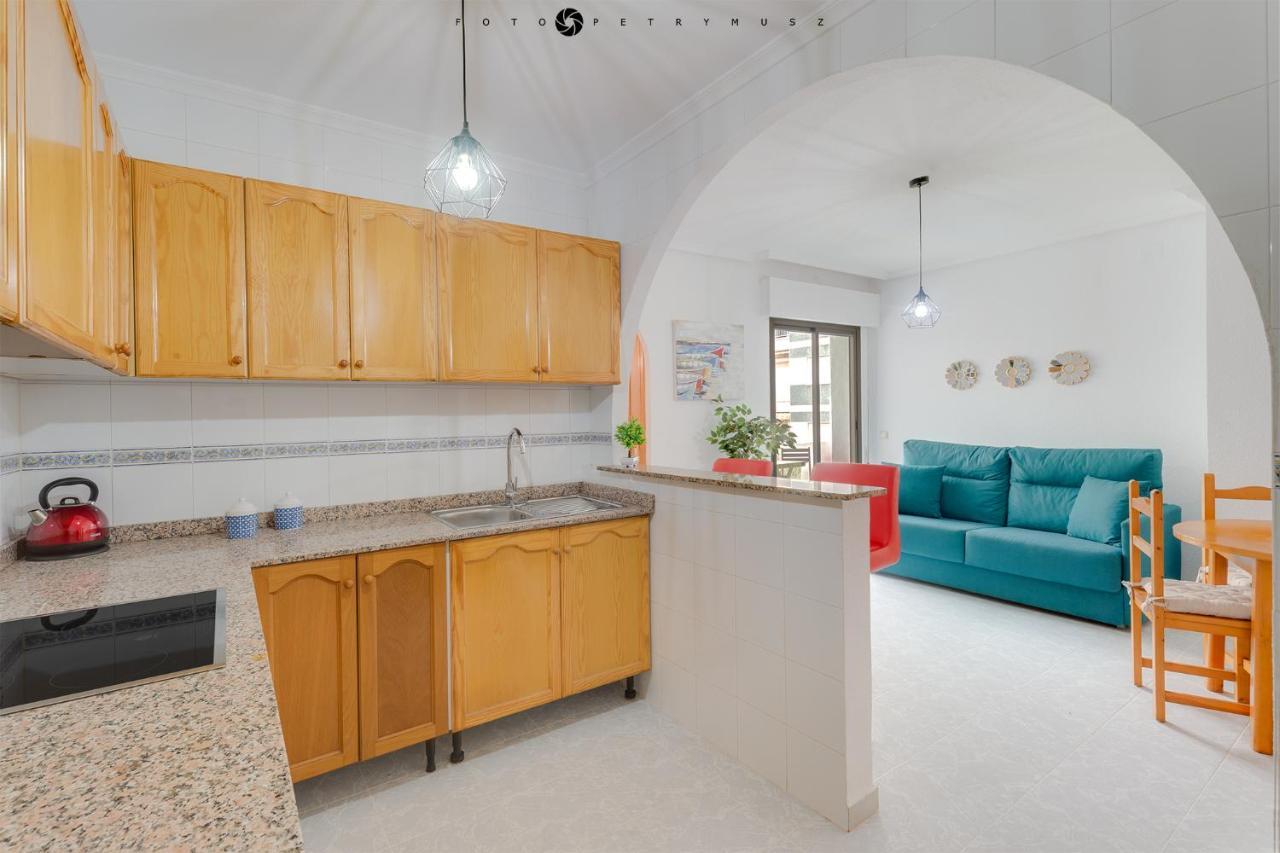 Colorful Apartment Торевиеха Екстериор снимка