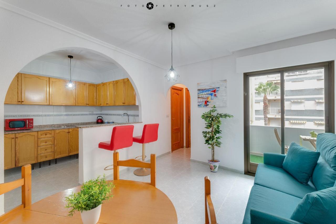 Colorful Apartment Торевиеха Екстериор снимка
