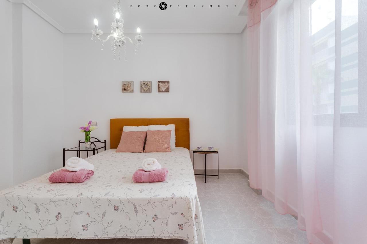 Colorful Apartment Торевиеха Екстериор снимка